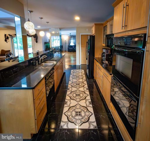 7 CARRIAGE WAY, Cinnaminson, NJ 08077