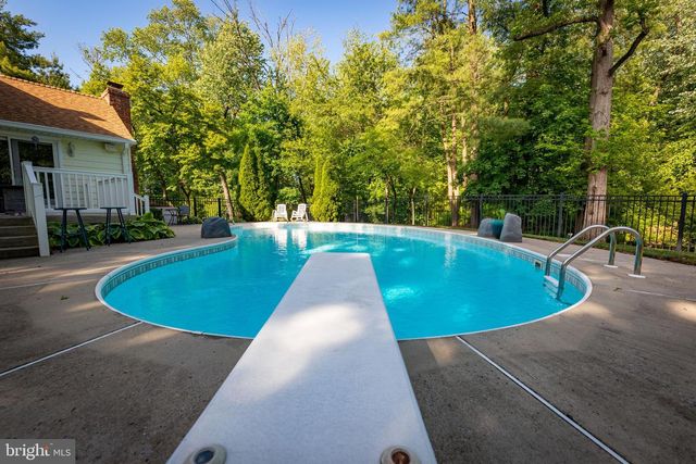 7 CARRIAGE WAY, Cinnaminson, NJ 08077