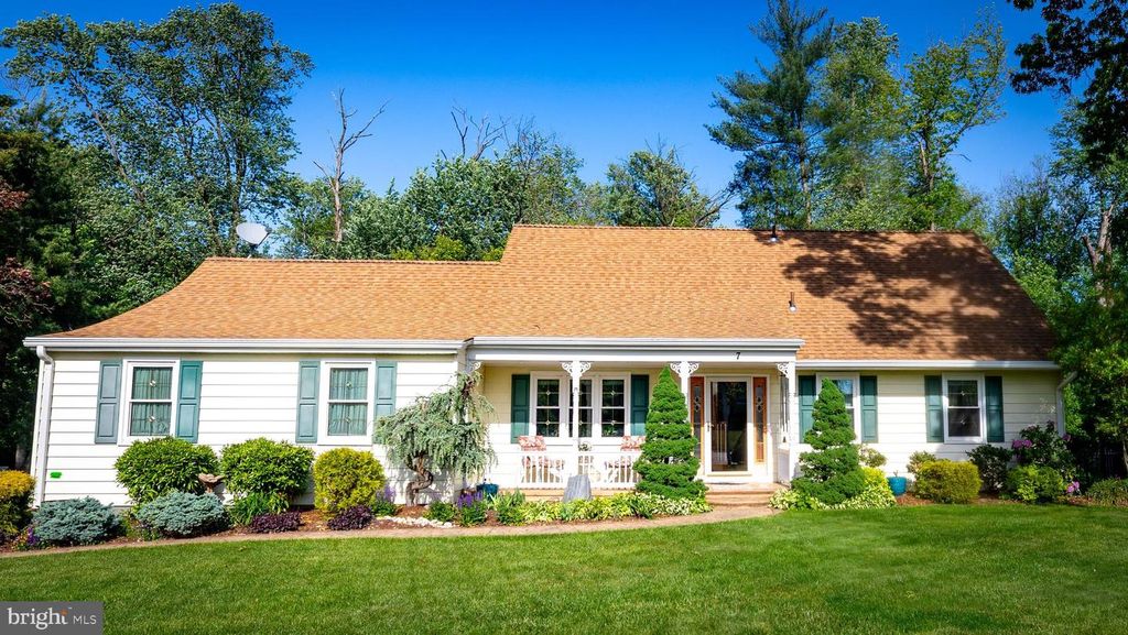 7 CARRIAGE WAY, Cinnaminson, NJ 08077