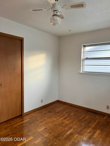 2419 S Ozark Avenue, Joplin, MO 64804