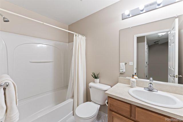 3522 Eagle Creek, Shelby Charter Township, MI 48317