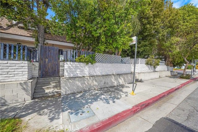 11667 Burbank, North Hollywood (los Angeles), CA 91601