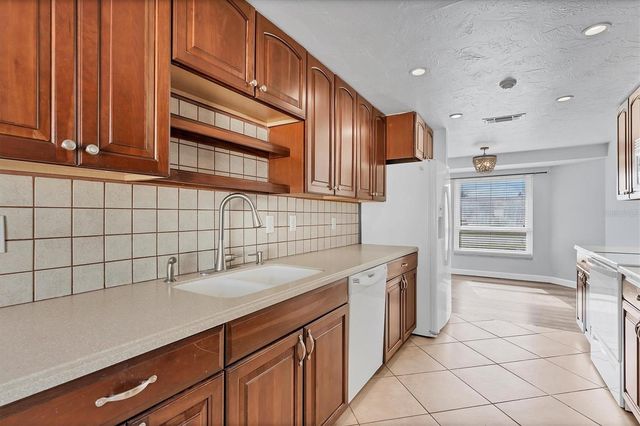 1102 FRUITLAND AVENUE, Bradenton, FL 34207