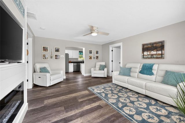 2015 KENDIS STREET, Port Charlotte, FL 33948