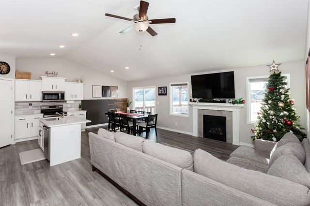 429 Wicker Drive, Huxley, IA 50124