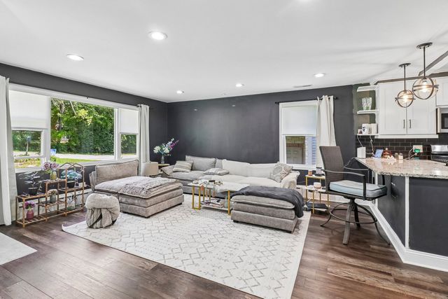 21279 W Shady Lane, Lake Zurich, IL 60047