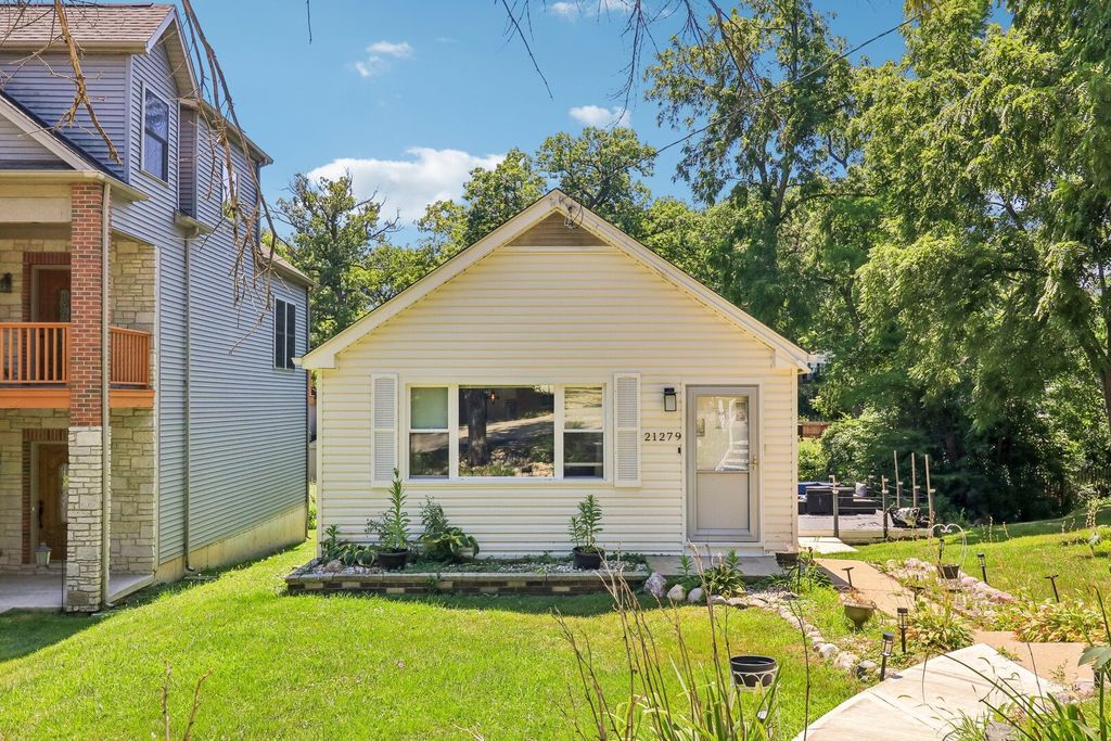 21279 W Shady Lane, Lake Zurich, IL 60047