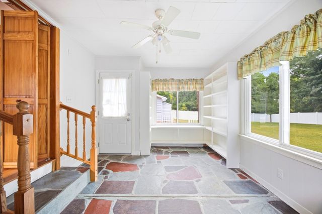 2 Drake Lane, Holyoke, MA 01040