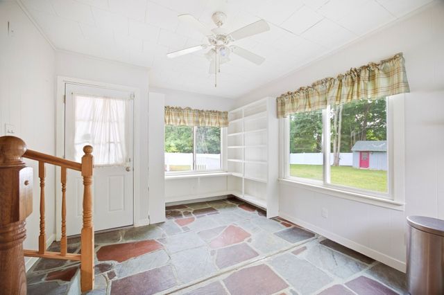 2 Drake Lane, Holyoke, MA 01040