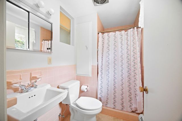 2 Drake Lane, Holyoke, MA 01040