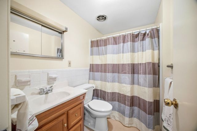2 Drake Lane, Holyoke, MA 01040