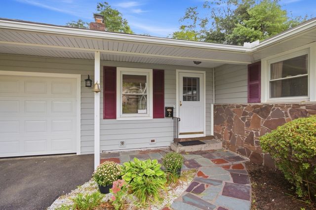 2 Drake Lane, Holyoke, MA 01040