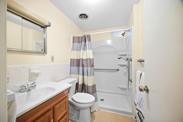2 Drake Lane, Holyoke, MA 01040