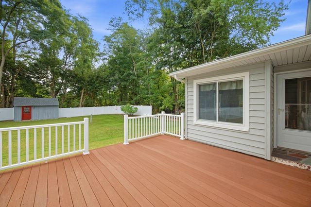 2 Drake Lane, Holyoke, MA 01040