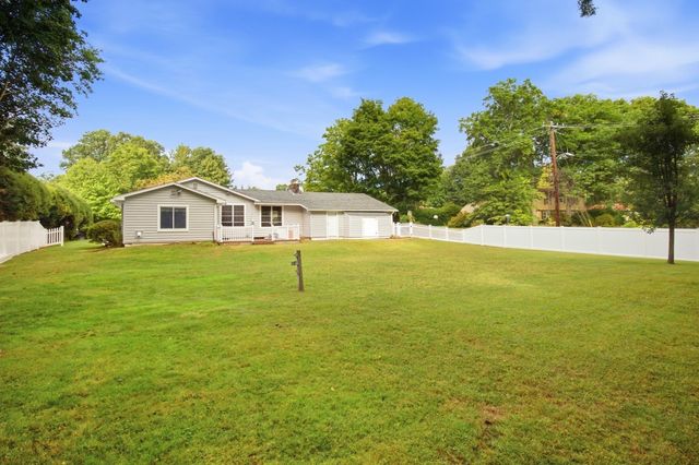 2 Drake Lane, Holyoke, MA 01040