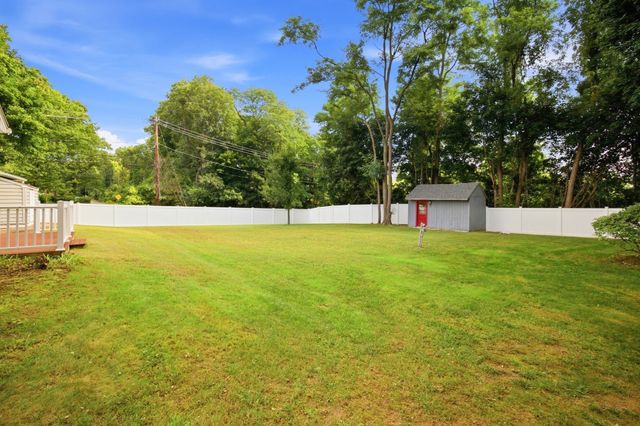 2 Drake Lane, Holyoke, MA 01040