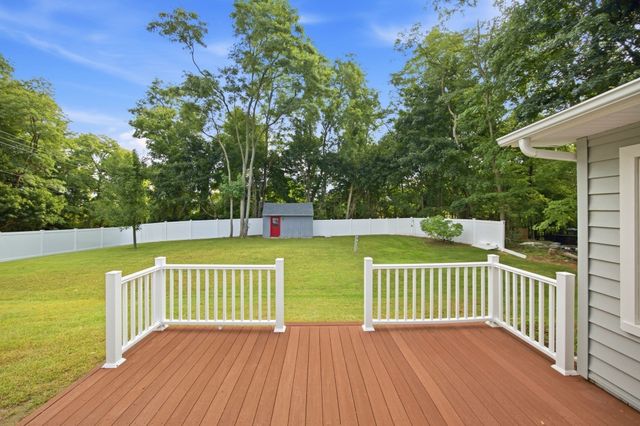 2 Drake Lane, Holyoke, MA 01040