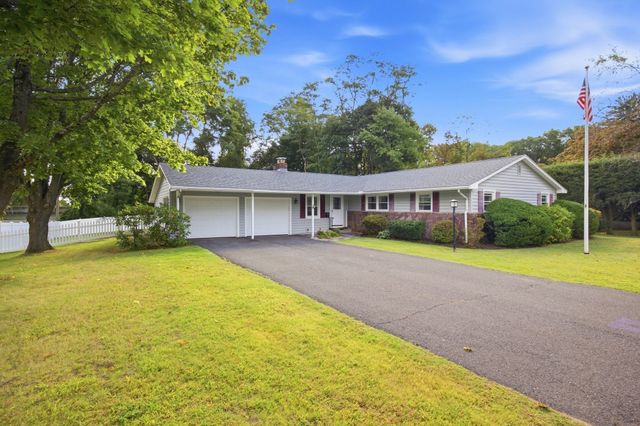 2 Drake Lane, Holyoke, MA 01040
