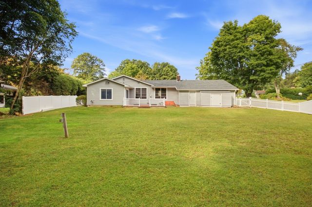 2 Drake Lane, Holyoke, MA 01040