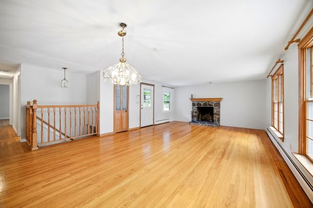 2 Drake Lane, Holyoke, MA 01040