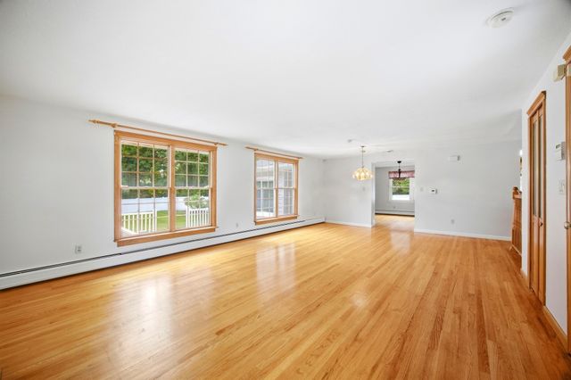 2 Drake Lane, Holyoke, MA 01040