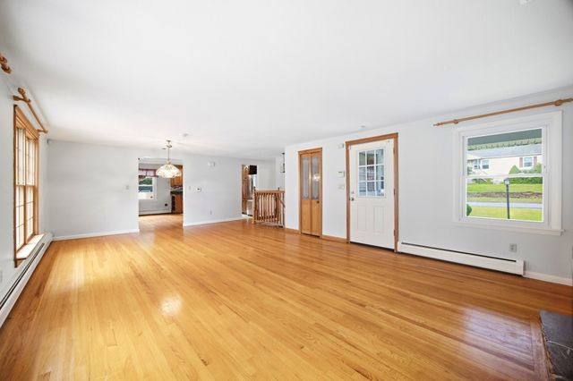 2 Drake Lane, Holyoke, MA 01040