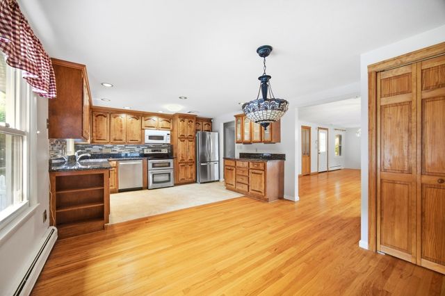 2 Drake Lane, Holyoke, MA 01040