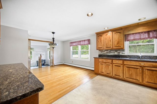 2 Drake Lane, Holyoke, MA 01040