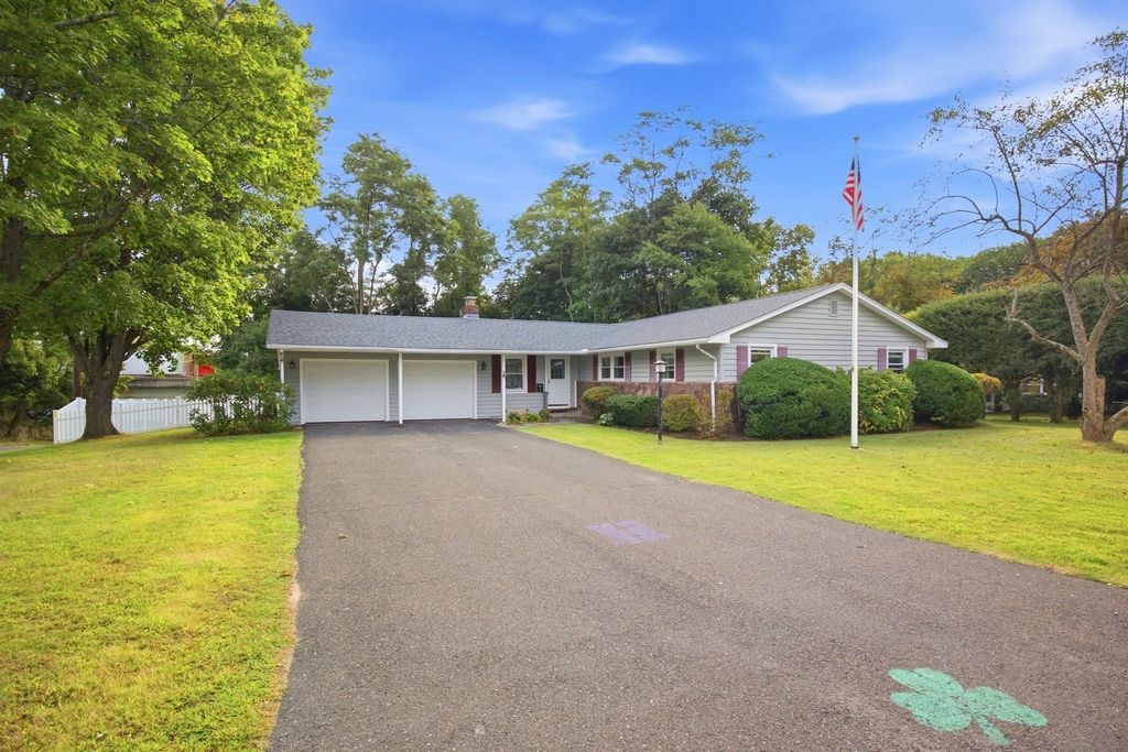 2 Drake Lane, Holyoke, MA 01040