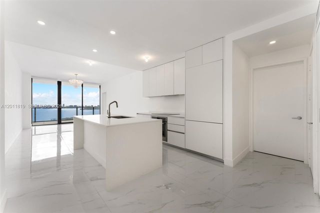 700 NE 24 2504, Miami, FL 33137
