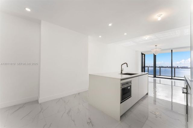 700 NE 24 2504, Miami, FL 33137
