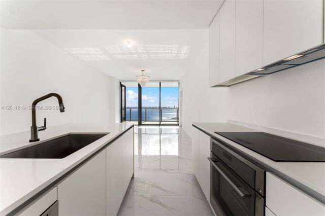 700 NE 24 2504, Miami, FL 33137