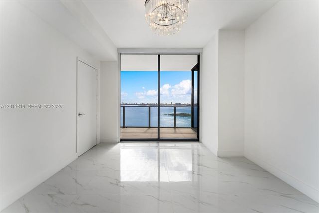 700 NE 24 2504, Miami, FL 33137