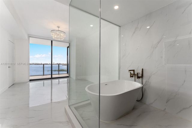 700 NE 24 2504, Miami, FL 33137