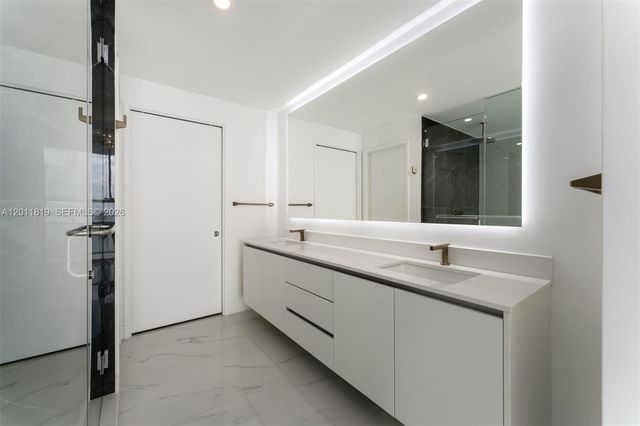 700 NE 24 2504, Miami, FL 33137