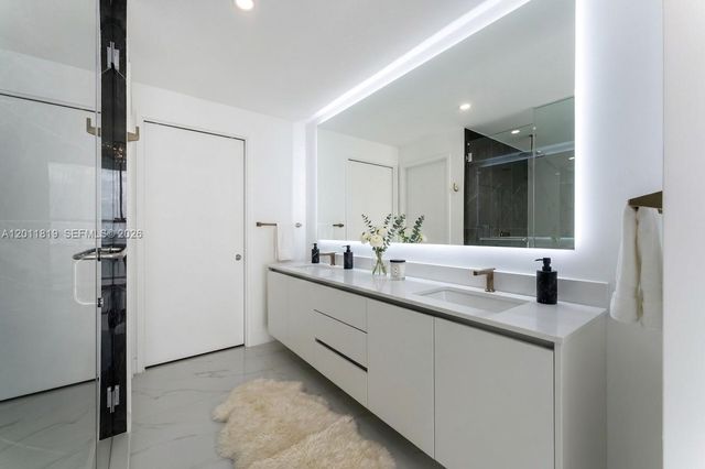 700 NE 24 2504, Miami, FL 33137