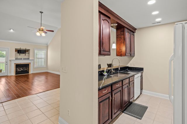 164 Briarstone Drive, Rossville, GA 30741