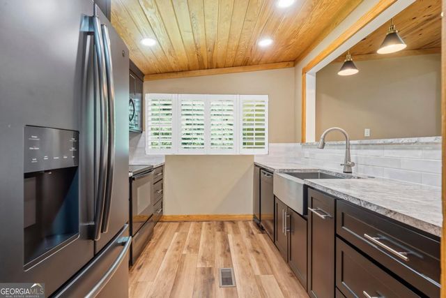 106 Twisting Hill Lane, Eatonton, GA 31024