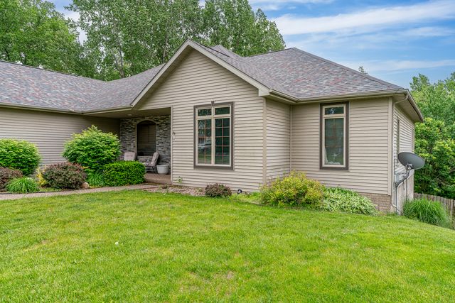 1585 DEER WOOD Drive, Bettendorf, IA 52722