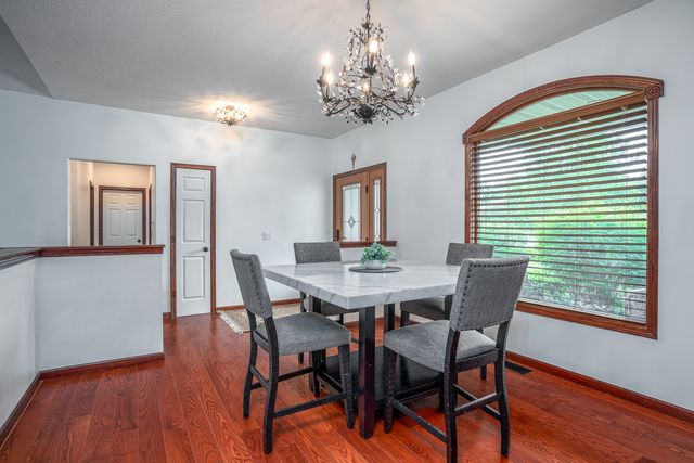 1585 DEER WOOD Drive, Bettendorf, IA 52722