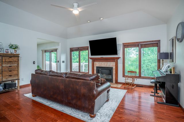 1585 DEER WOOD Drive, Bettendorf, IA 52722