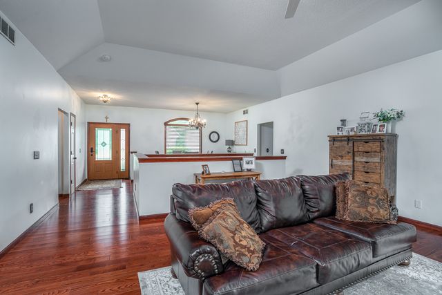 1585 DEER WOOD Drive, Bettendorf, IA 52722