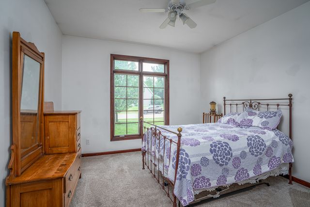 1585 DEER WOOD Drive, Bettendorf, IA 52722