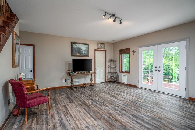 1585 DEER WOOD Drive, Bettendorf, IA 52722