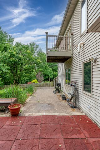 1585 DEER WOOD Drive, Bettendorf, IA 52722