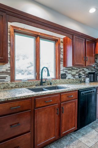 1585 DEER WOOD Drive, Bettendorf, IA 52722