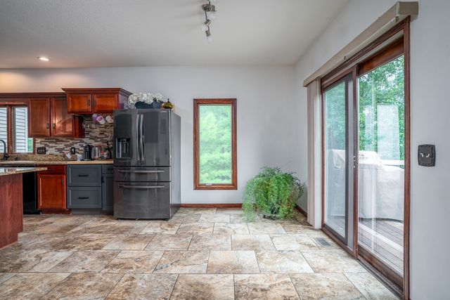 1585 DEER WOOD Drive, Bettendorf, IA 52722