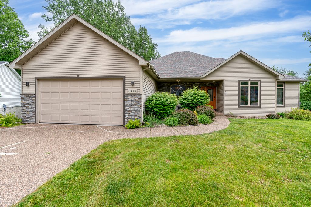 1585 DEER WOOD Drive, Bettendorf, IA 52722