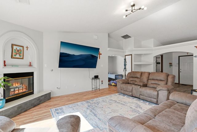 1362 Vista Escondida Court SW, Los Lunas, NM 87031