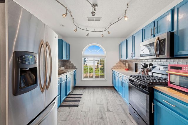 1362 Vista Escondida Court SW, Los Lunas, NM 87031